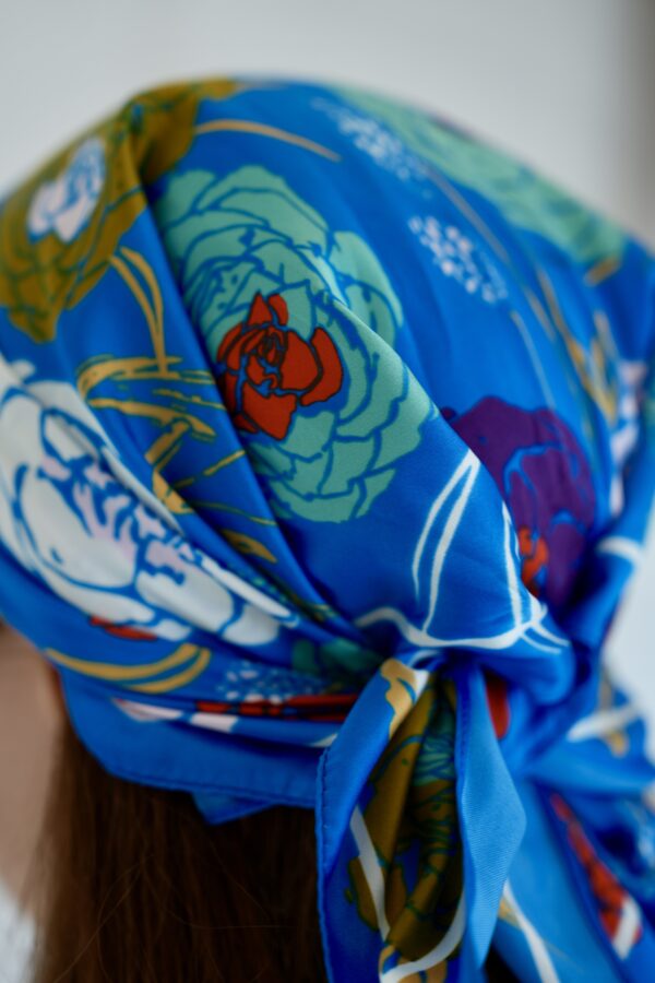 Mavi Renkli Çiçek Desenli Fular