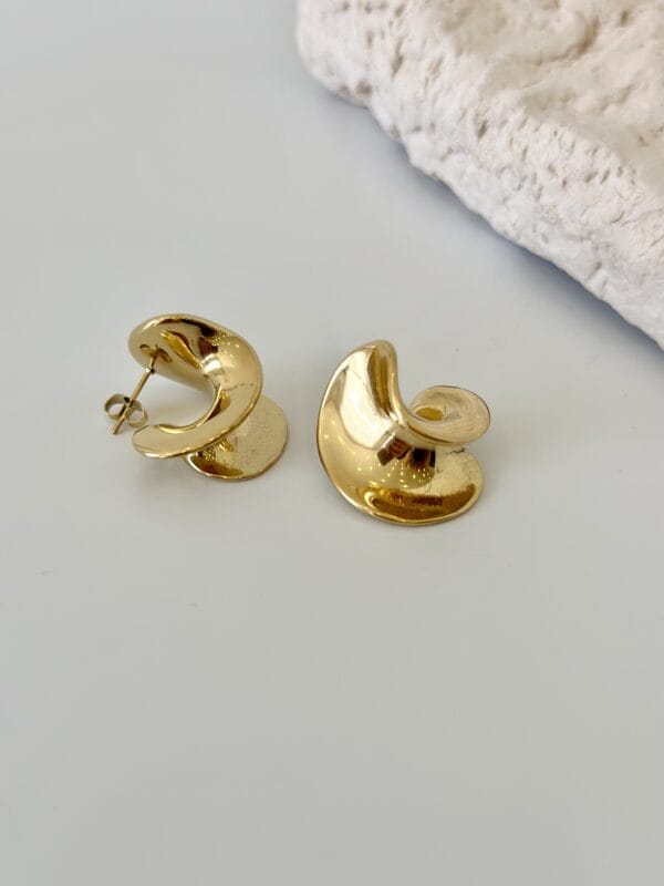 Çelik Midye Eğimli Bombe Küpe