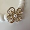 Yonca Model İnci Detaylı Broş