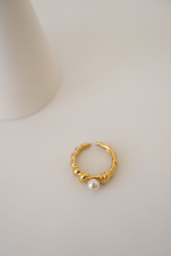 Çelik Ayarlamalı Burgu Bombe Ortası Tek İnci Yüzük