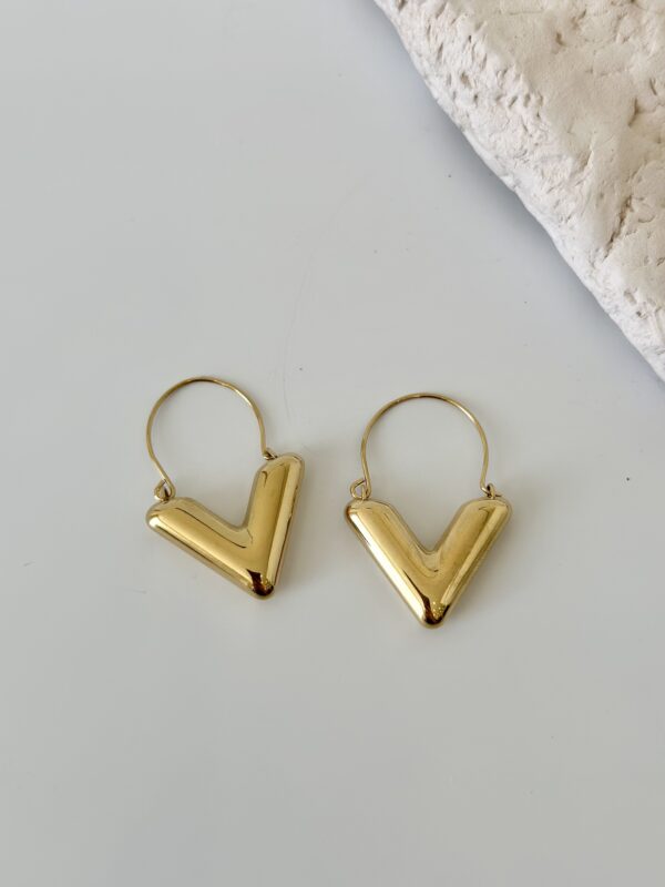 Çelik V Şekil Küpe