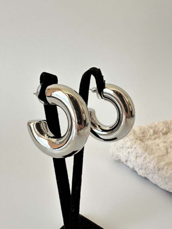 Gümüş Bombeli Kalın Halka Küpe