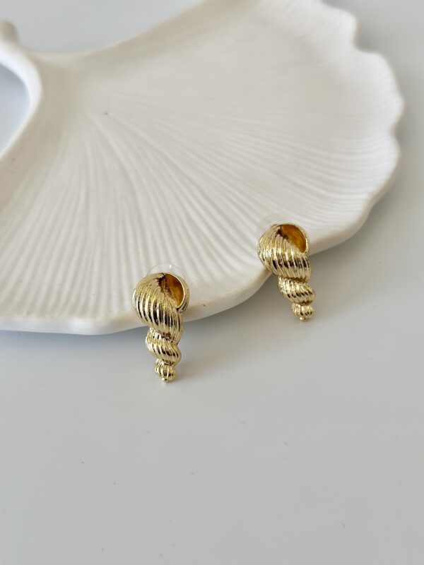 Deniz Kabuğu Çizgili Küpe