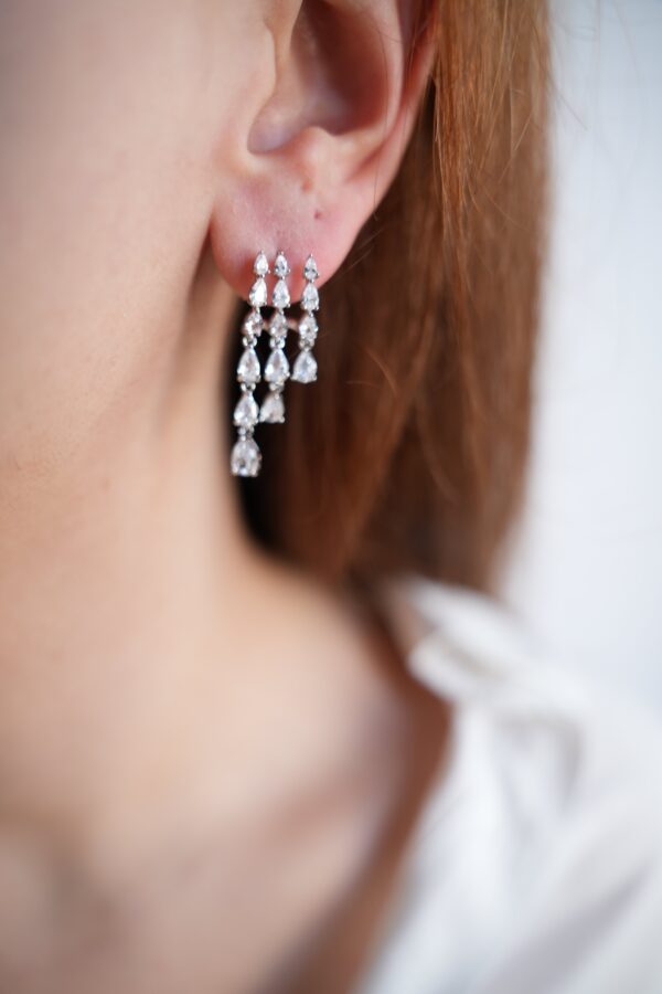 Pirinç Gümüş Renk Zirkon Taşlı Yağmur Model Kadın Küpe