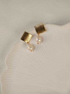 Kare Model Gerçek İnci Detaylı Küpe