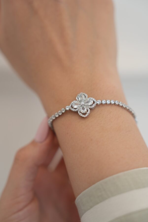 Yonca Zirkon Taşlı Suyolu Bileklik (Gümüş)