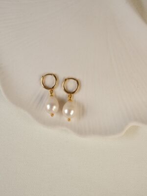 43f753a26c77a4110bb246402a1bc6b4.jpg Gerçek İnci Detaylı 14K Altın Kaplama Küpe (Tasarım)