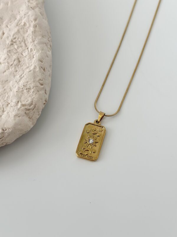 Çelik Gold Renk Zirkon Taşlı Aksesuarlı Vintage Kolye