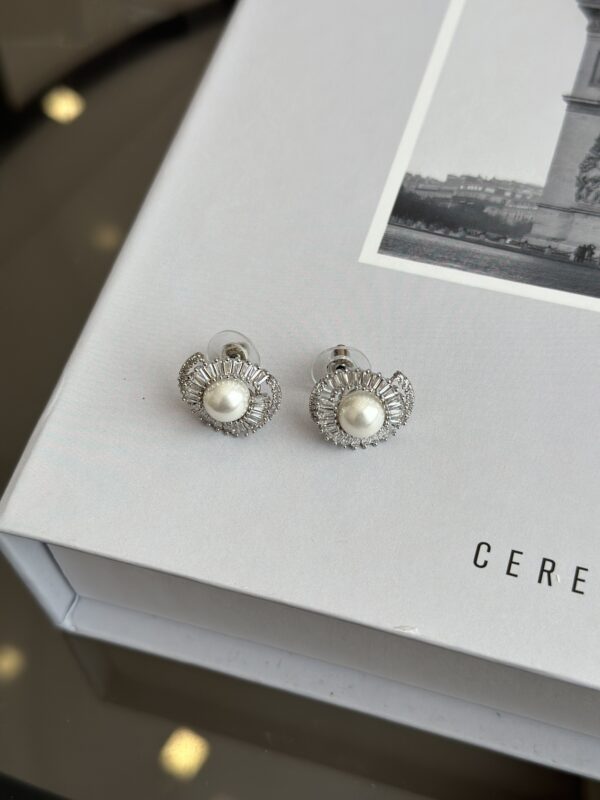 Gümüş Renk Zirkon Taşlı İncili Kadın Vip Küpe