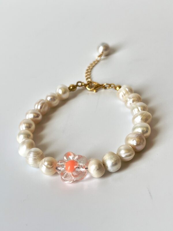 Akrilik Çiçek Motifli Gerçek İnci Bileklik