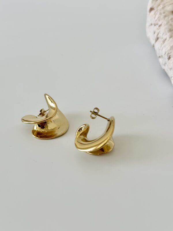 Çelik Midye Eğimli Bombe Küpe