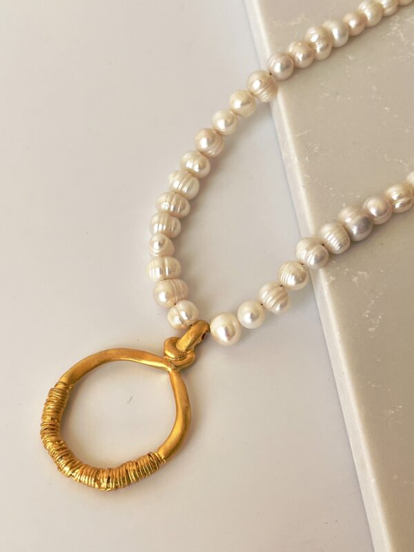 Oval Uç Detaylı Tasarım İnci Kolye