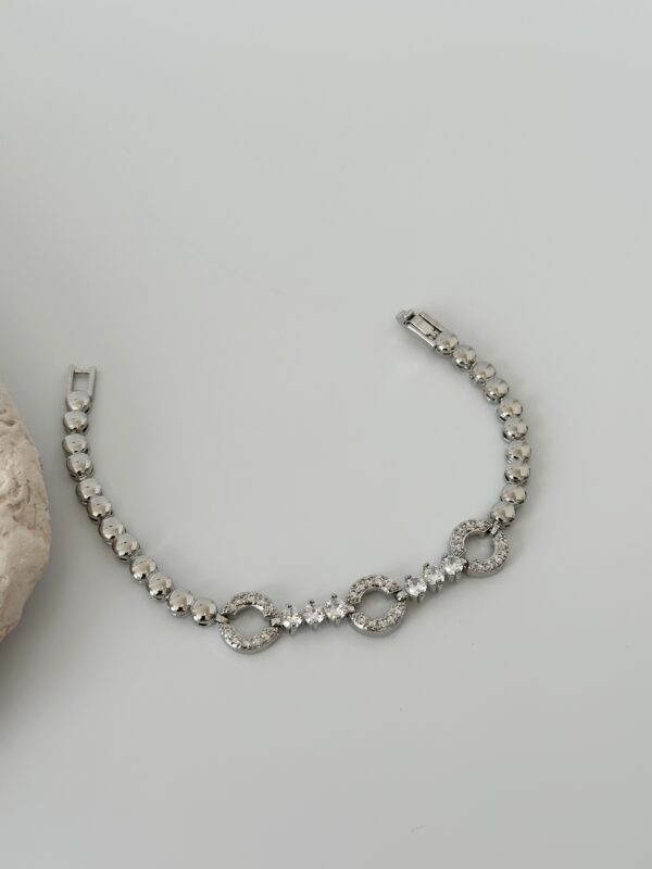 Gümüş Renk Zirkon Taşlı Halka Figürlü Topçuk Model Bileklik