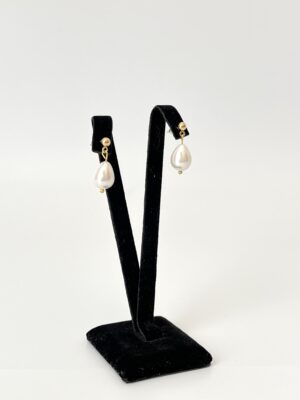 4b1f26cc5d8bffc7da60325841af656f-2.jpg Mayorka İncili Minimal Tasarım Küpe