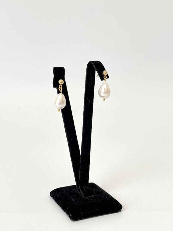 Mayorka İncili Minimal Tasarım Küpe