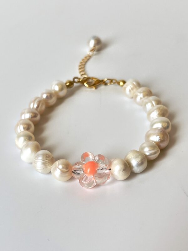 Akrilik Çiçek Motifli Gerçek İnci Bileklik