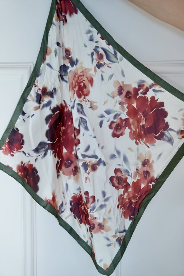 Çiçek Desenli Fular