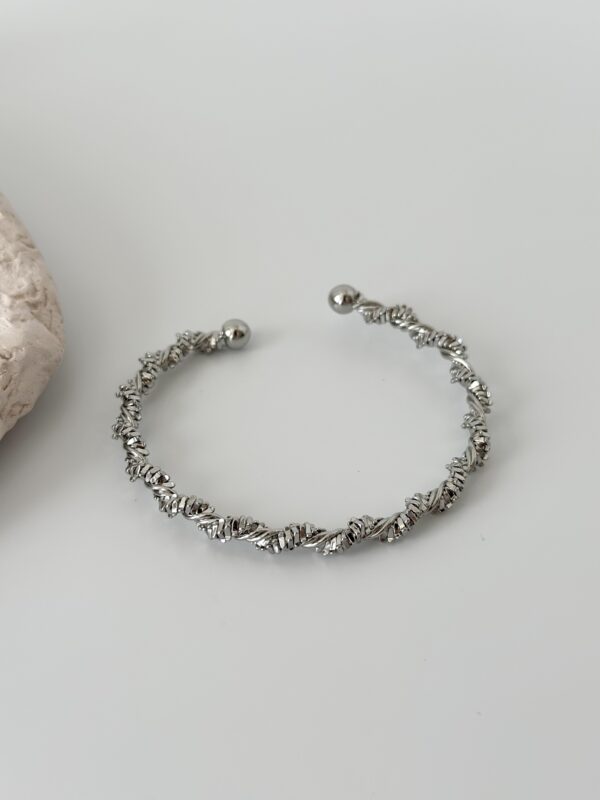 Çelik Gümüş Renk Sarmal Dorika Model Kadın Bileklik