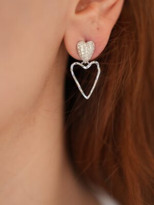 Kalp Detaylı Zirkon Taşlı Küpe