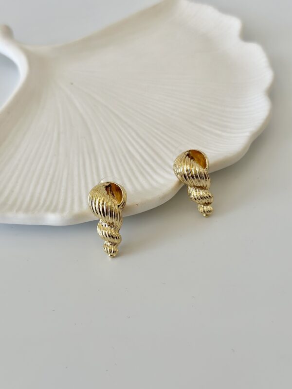 Deniz Kabuğu Çizgili Küpe