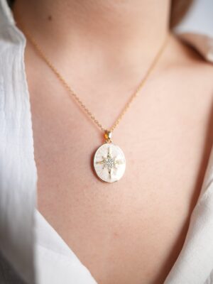 Çelik Gold Renk Zincir Beyaz Mineli Zirkon Taşlı Kutup Yıldız İşlemeli Kadın Kolye