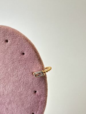 53d91ff2b00a8b8a5f7c8c02302a7d97.jpg Zirkon Taş Detaylı Kıkırdak Küpe