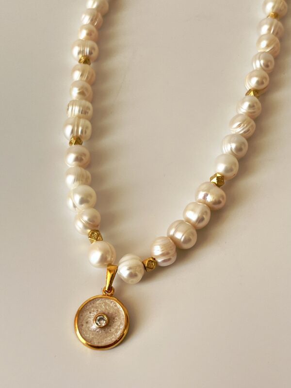 Dorika Detaylı Altın Kaplama Gerçek İnci Choker Kolye