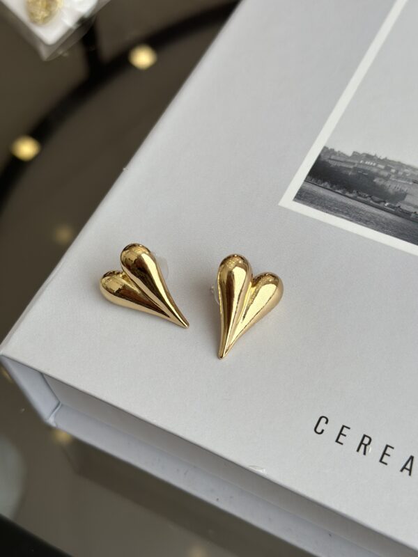 Gold Renk Kalp Model Kadın Küpe