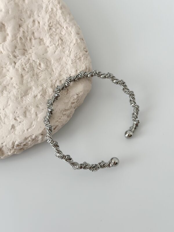 Çelik Gümüş Renk Sarmal Dorika Model Kadın Bileklik