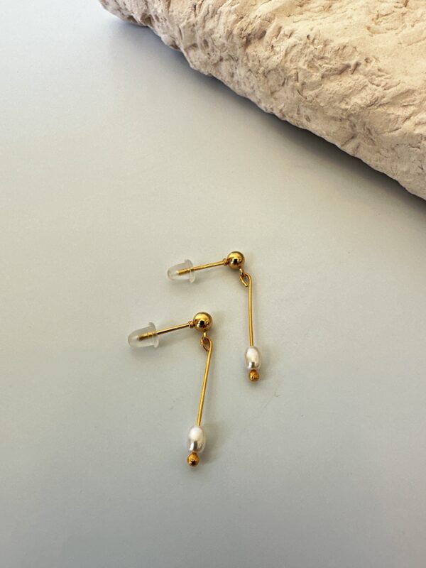 Mayorka İncili Minimal Tasarım Altın Kaplama Küpe