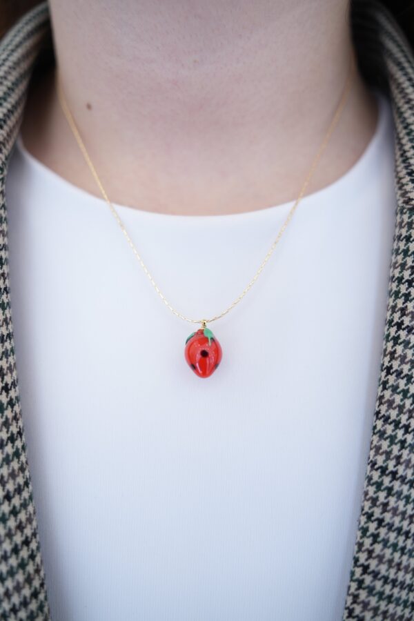 Çilek Detaylı Çelik Kolye