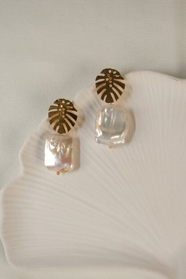 Muz Yaprağı 14K Altın Kaplama Gerçek İnci Detaylı Tasarım Küpe