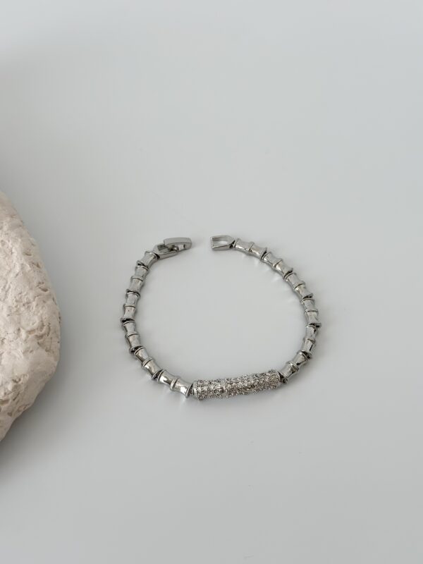 Gümüş Renk Zirkon Taşlı Kalın Kemik Model Bileklik