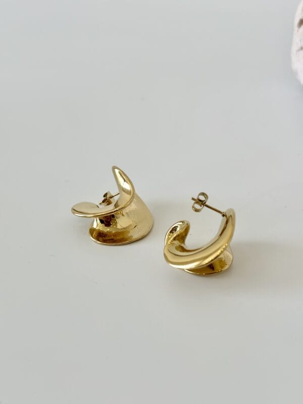 Çelik Midye Eğimli Bombe Küpe