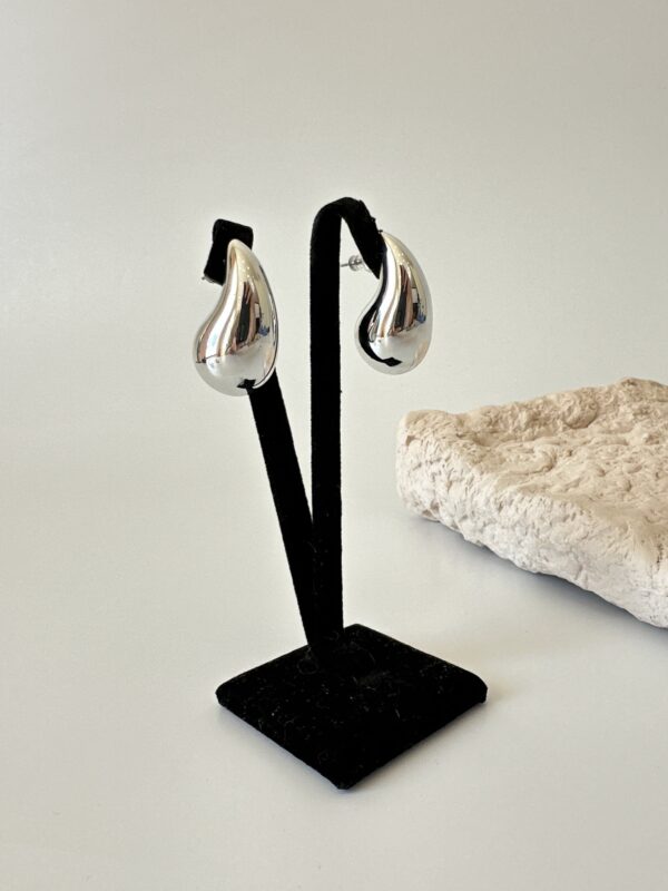 Bottega Gözyaşı Damlası Model Gümüş Renk Küpe