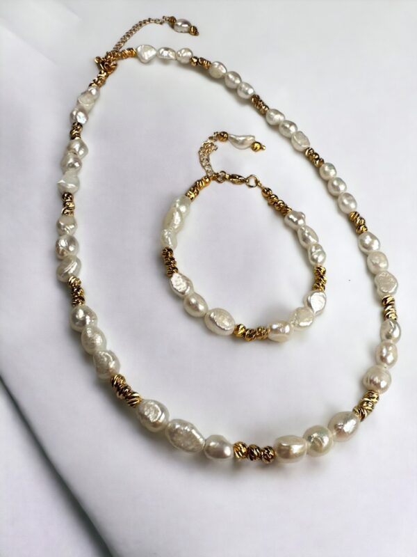 Lara Dorika Detaylı Sakız İnci Kolye ve Bileklik Set