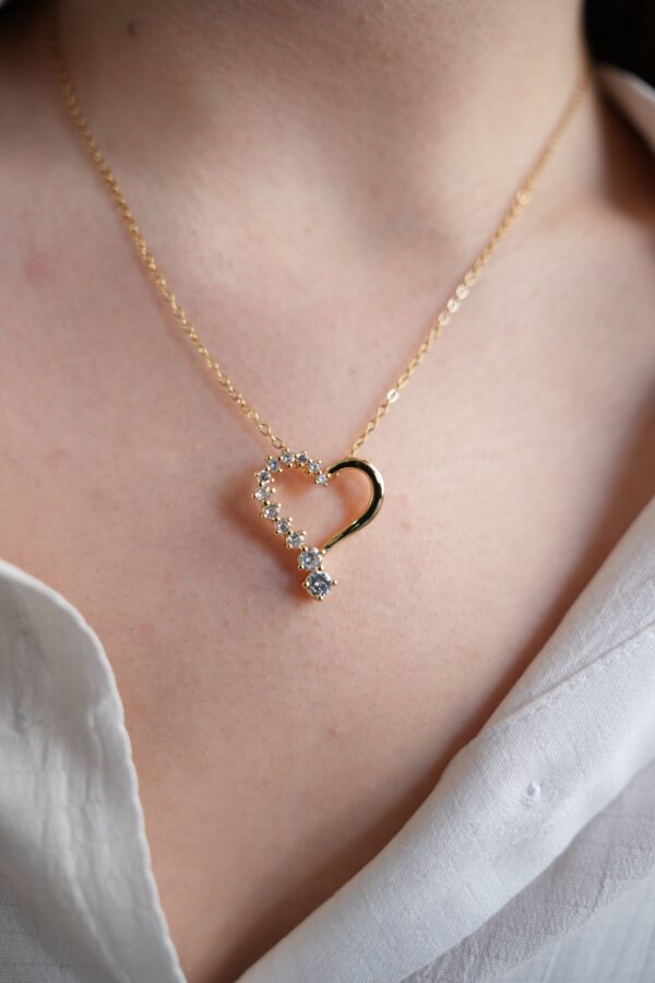 Çelik Gold Renk Zincir Zirkon Taşlı Kalp Model Kadın Kolye