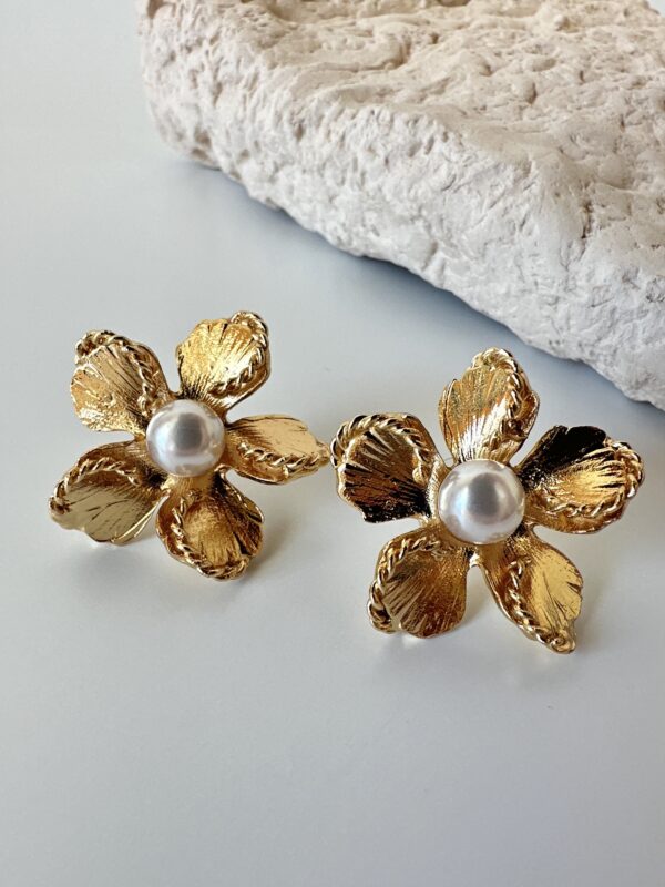 İnci Detaylı Çiçek Küpe