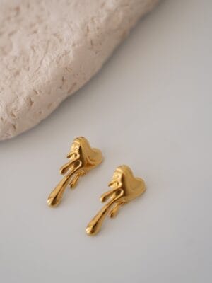 6b1afe3ad36bf655a411c4cdd42df3db.jpg Akan Kalp Model Gold Çelik Küpe