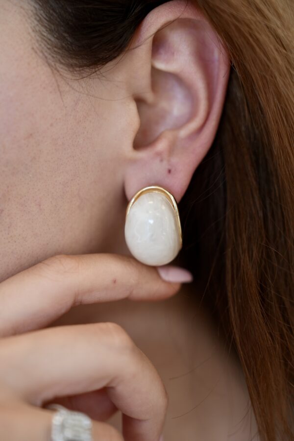 Sedefli Beyaz Modern Küpe