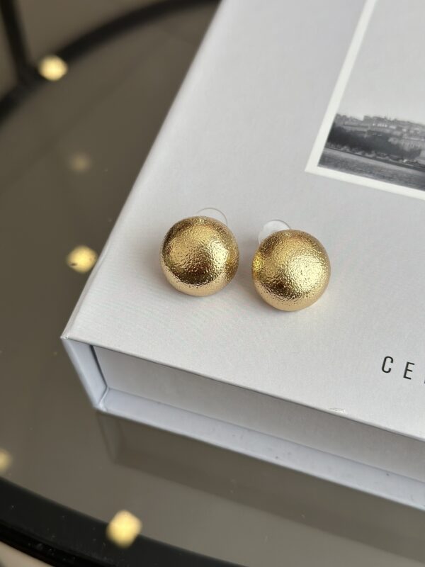 Gold Renk İşleme Detay Top Model Kadın Vip Küpe