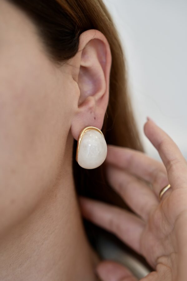 Sedefli Beyaz Modern Küpe