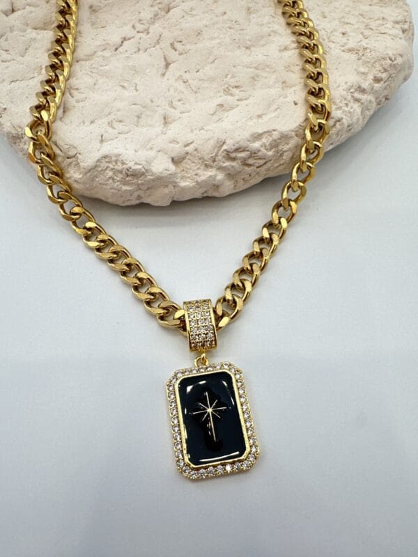 Siyah Mineli Kuzey Yıldızı Detaylı Vip Kolye