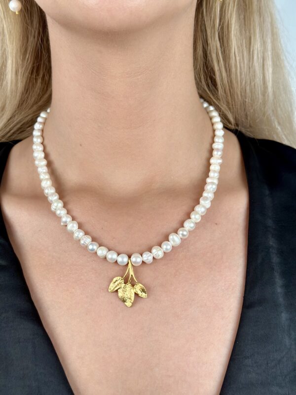 Yaprak Detaylı İnci Kolye