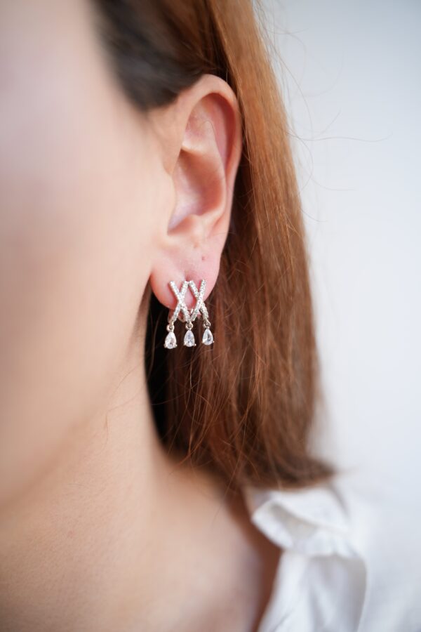 Pirinç Gümüş Renk Zirkon Taşlı X Model Sallantı Detay Kadın Küpe