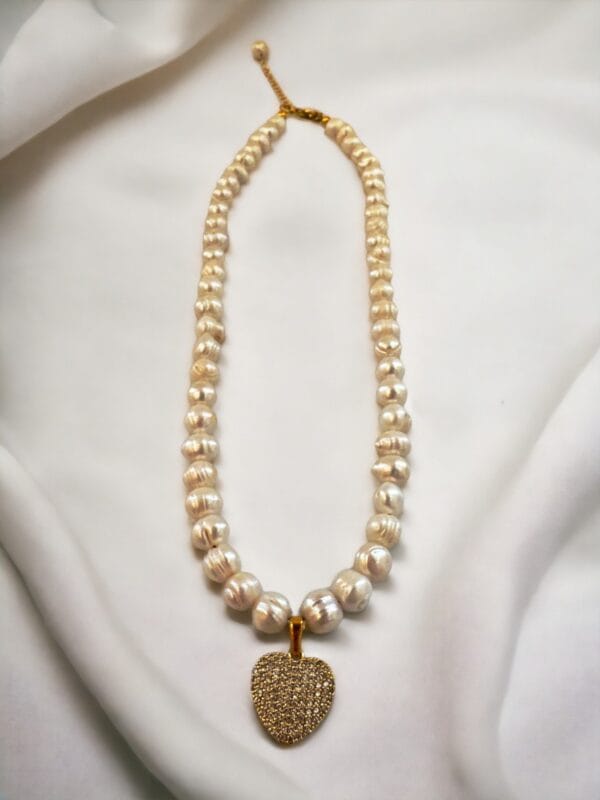 Eros Kalp Detaylı Gerçek İnci Kolye