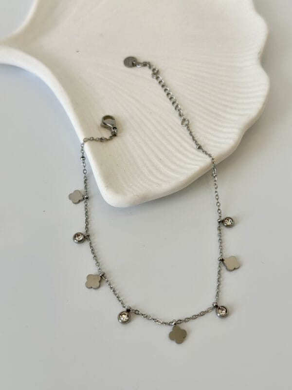 Çelik Yonca Desen Beyaz Taşlı Halhal