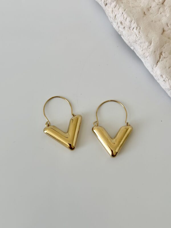 Çelik V Şekil Küpe