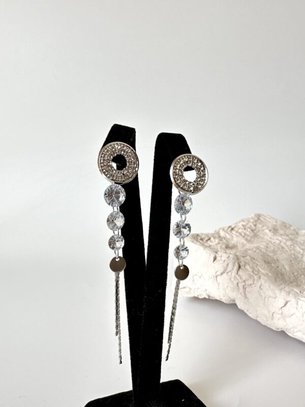 Gümüş Renk Taşlı Sallantılı Abiye Küpe