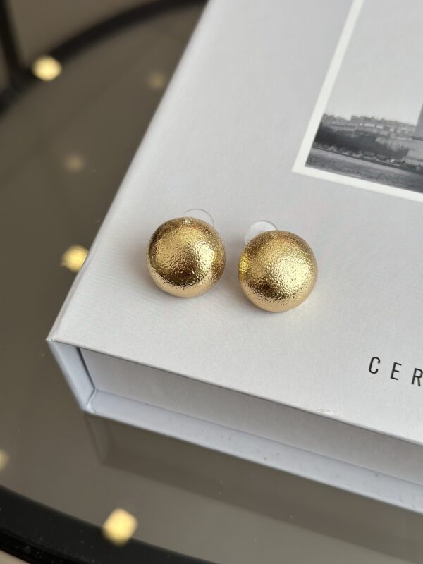 Gold Renk İşleme Detay Top Model Kadın Vip Küpe